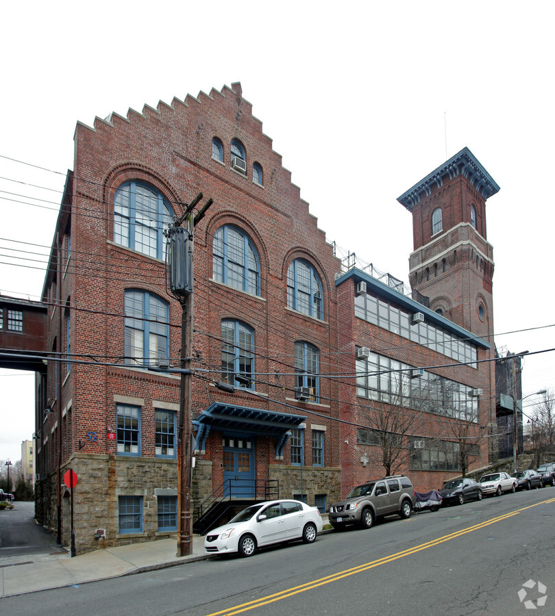 Photo - 52 Webster Ave Apartments