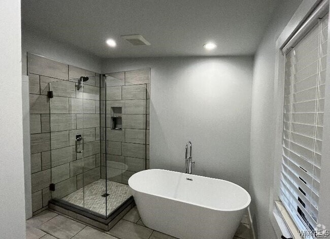 Building Photo - 406 Lakefront Blvd Rental