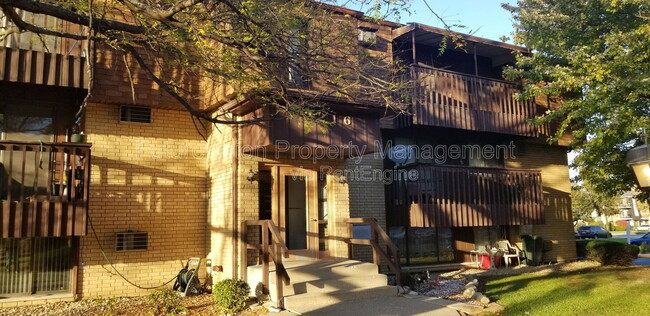 Building Photo - 2224 Oneida St Unit 207