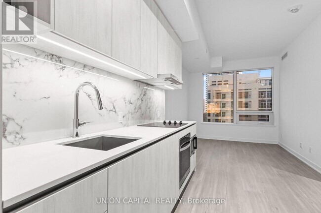 Photo - 8 Wellesley St W Unit 1007