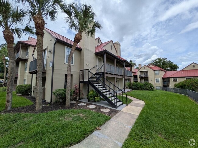 Building Photo - Updated 2 bedroom, 1 bath Condo in Oasis a...