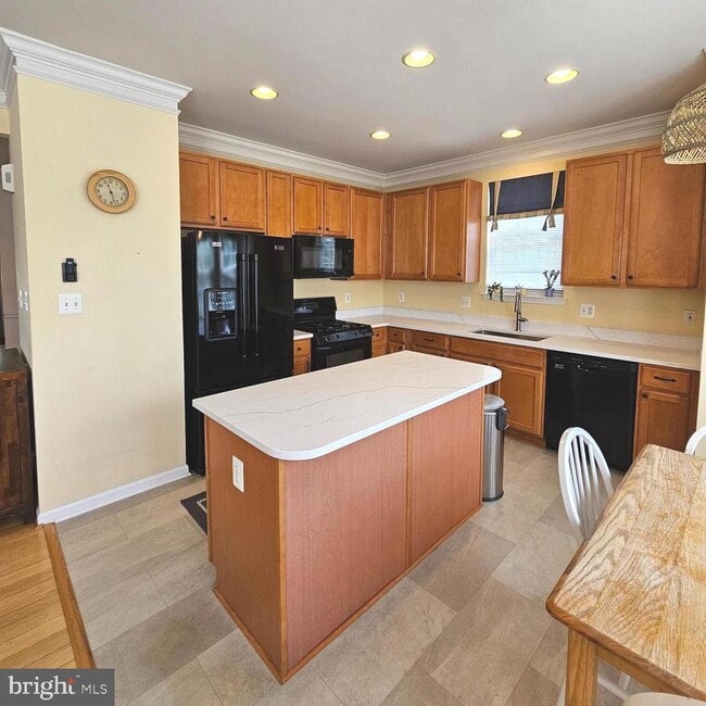 Photo - 42991 Chesterton St