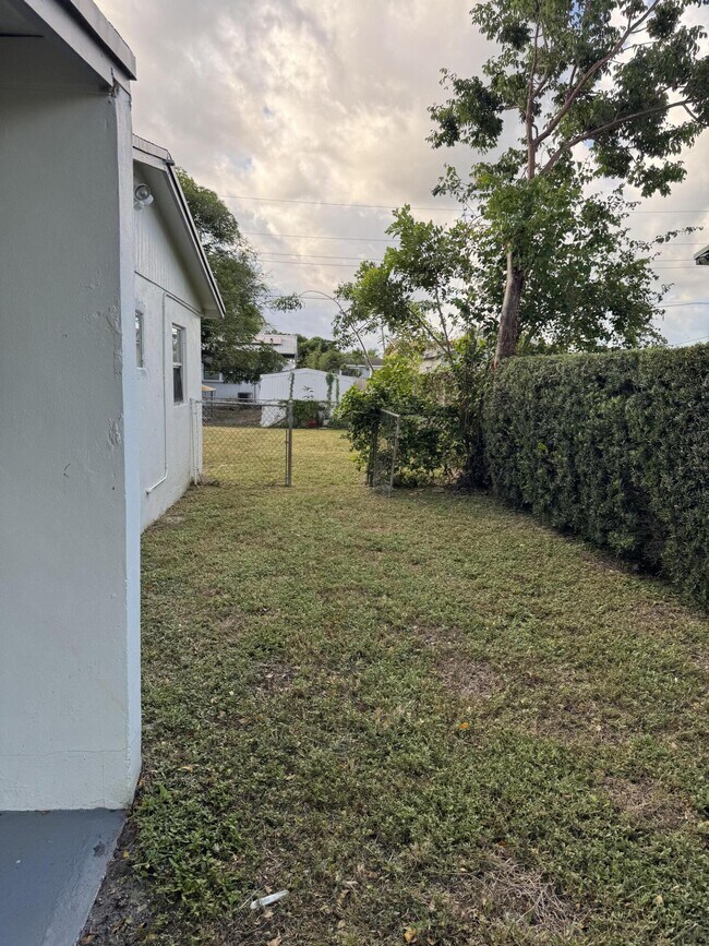 Photo - 2770 NW 25th St