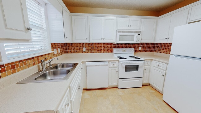 Photo - 101 Queens Ct