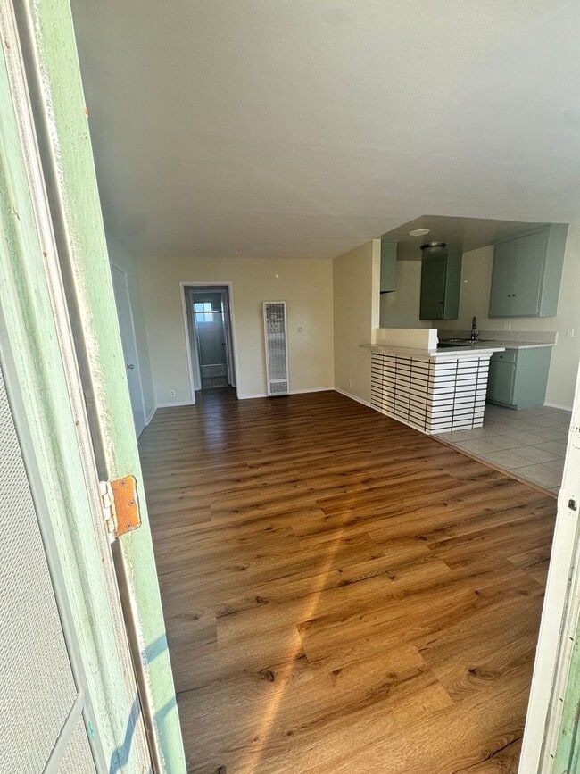 Building Photo - 1 BDRM, 1 Bath with Parking Space Unit 8012