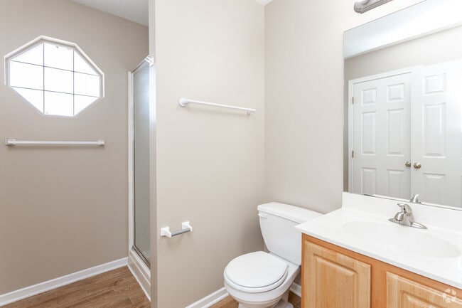 2BR, 2BA - Sandpiper/885 SF - Bathroom