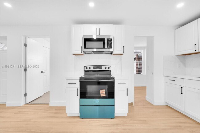 Building Photo - 2419 Coolidge St Unit B