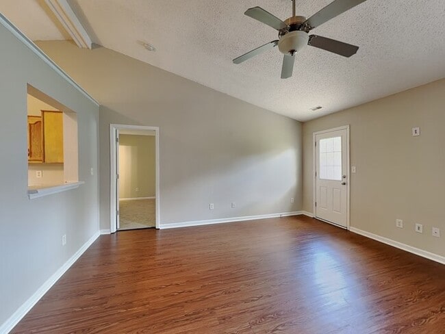 Photo - 409 Bridgestone Dr