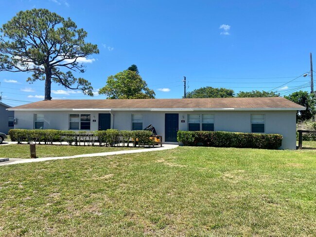 Building Photo - 3 Bedroom Duplex Unit 4522