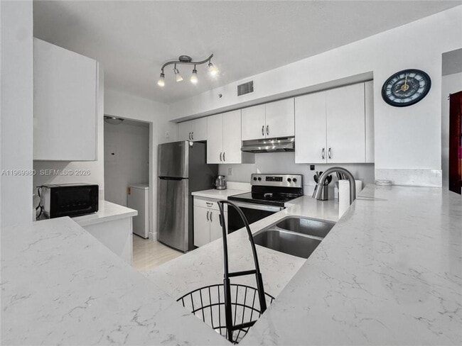 Building Photo - 2123 Renaissance Blvd