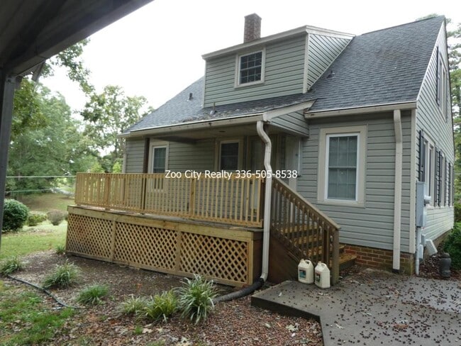 Photo - 589 McDermott St