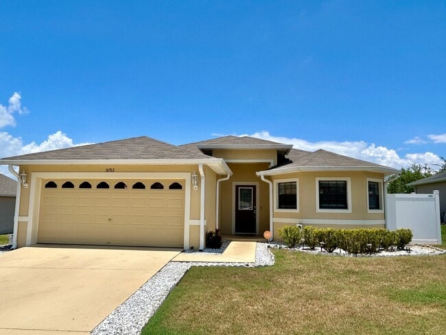 Building Photo - Designed for Living! 4beds, 2baths, attic ... Rental