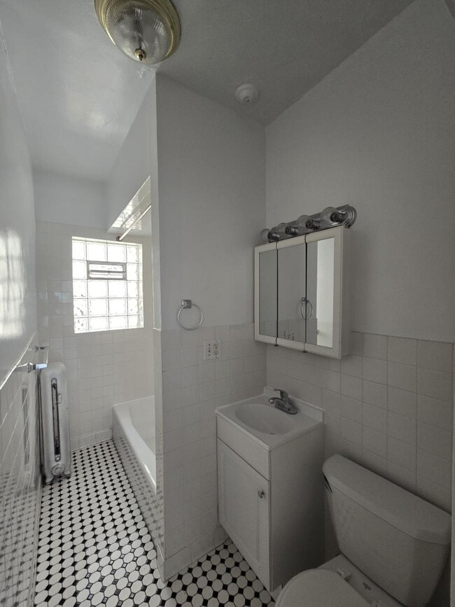 Photo - 908 Reba Pl Unit 2S