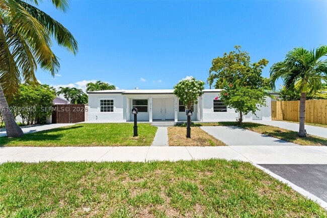 3155 SW 27th St Unit 2