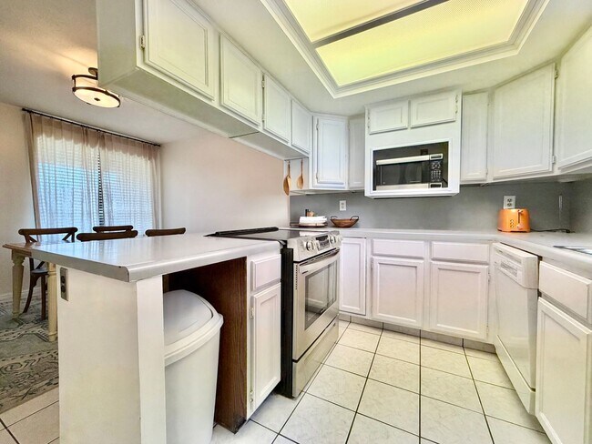 Photo - Spacious Townhome with 2 Kitchens, Huge Basement & 3 Full Bathrooms - Sandy, UT
