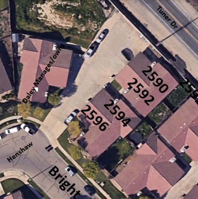 Building Photo - 2590-2596 Bright St Unit 2592 - LD 329