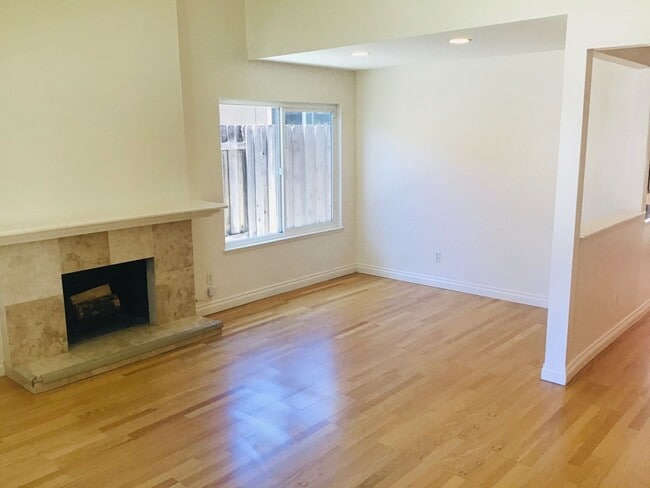 Photo - Newbury Park 4 bedroom
