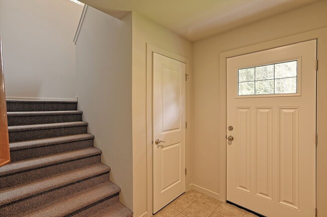 Photo - Spacious Townhome Near Silver Lake!