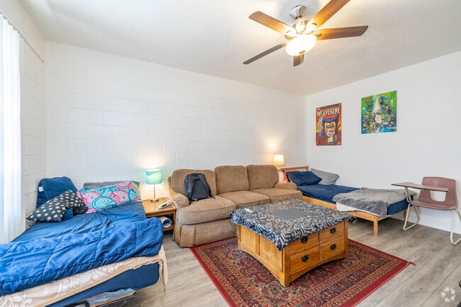 1BR, 1BA - 660SF - Living Room - Tempe Terrace