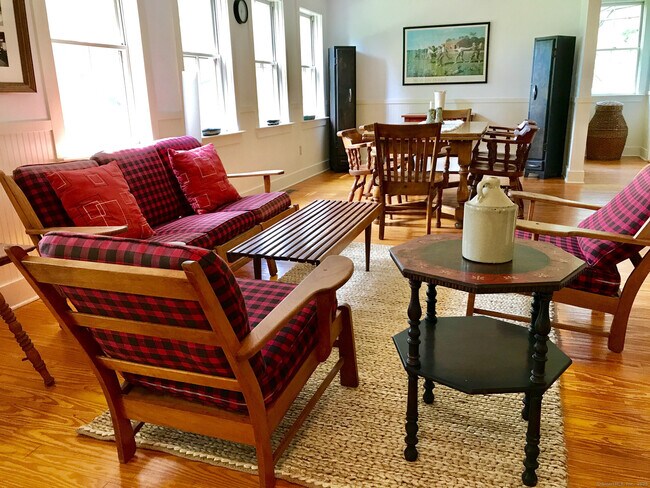 Photo - 308 Twin Lakes Rd