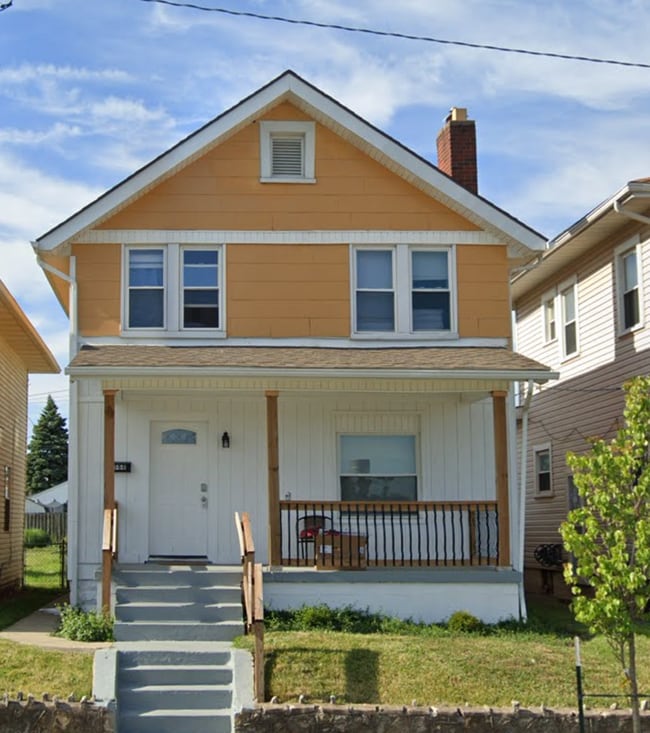 Building Photo - Coming Soon! Renovated Home Near OSU East ...