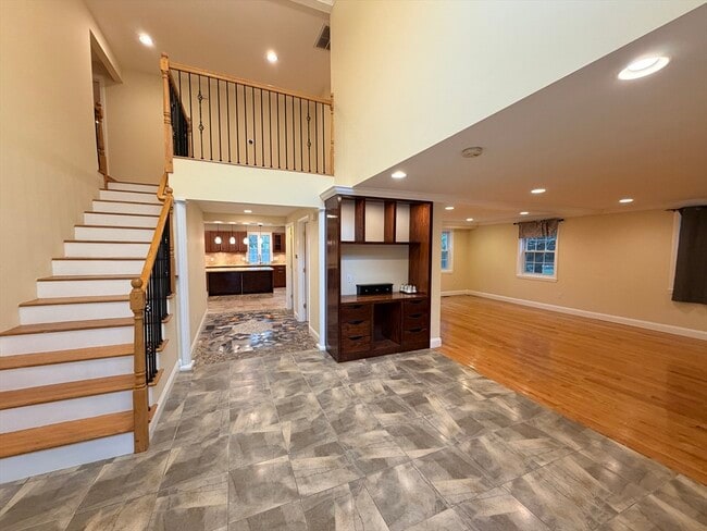 Building Photo - 112 E Quinobequin Rd