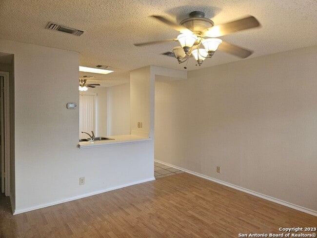 Photo - 3 Bedroom Near Medical Center & USAA!