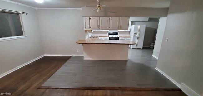 Photo - 3 br, 1.5 bath House - 711 N Birch Ave