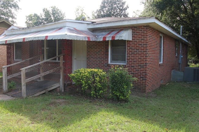 Building Photo - 706 W Mercer Ave