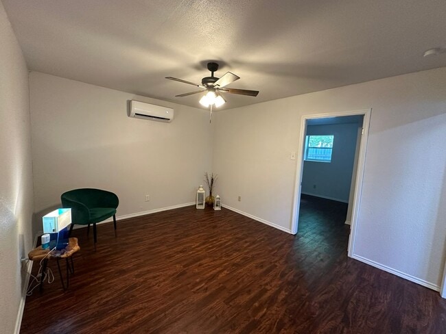 Photo - 2-BEDROOM *ALL UTILITIES INCLUDED*