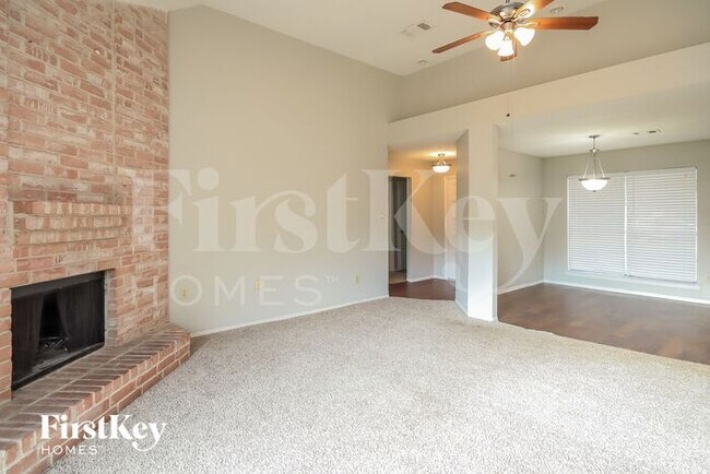 Photo - 2710 Village Ct