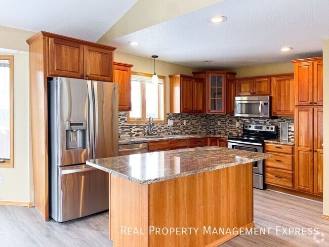 Building Photo - 4 Bedroom 3.5 Bathroom Single Family Townh... Rental