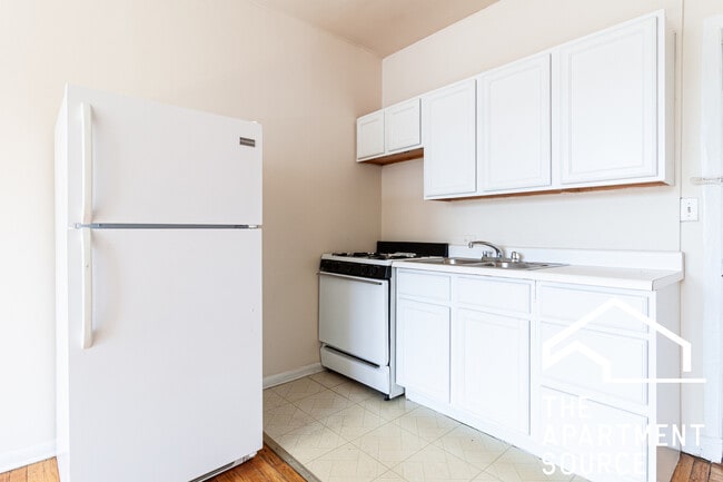 Building Photo - 1050 W George St Unit 302 Rental