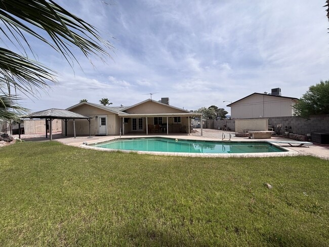 Photo - Spacious 4BR Single-Story with Pool, RV Parking & Large Lot Near Shopping & Dining