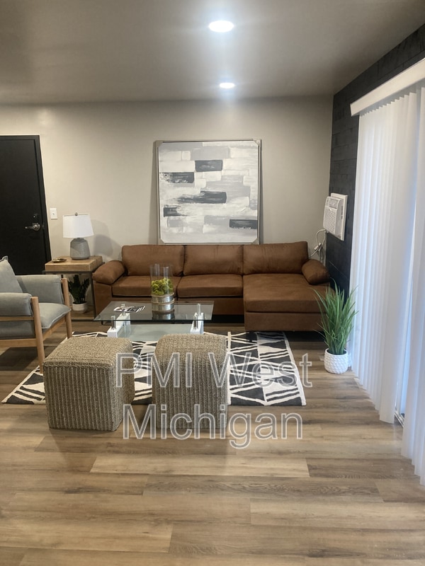 Photo - 8426 Woodhaven Dr SW Unidad 4