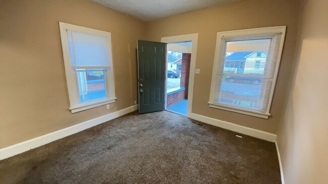 Photo - Taylor 1622-1624 Unit 1622 Taylor