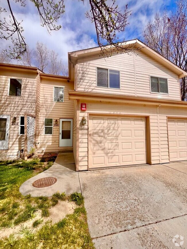 Building Photo - Beautifully Maintained 2 Bedroom 2.5 Bath ... Rental