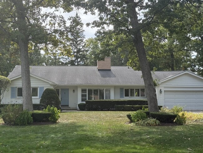 Building Photo - 687 Linden Ave
