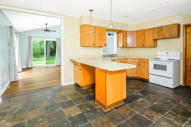 117 N Hillsdale Dr
