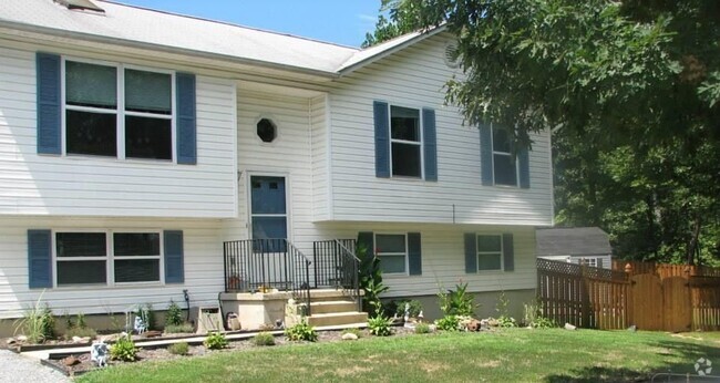 Building Photo - 11245 Sitting Bull Cir Unit Daylight Basement Apt