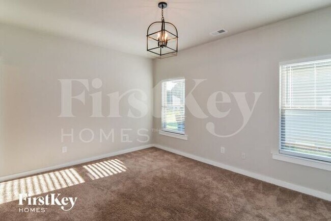 Photo - 135 Avalon Wy