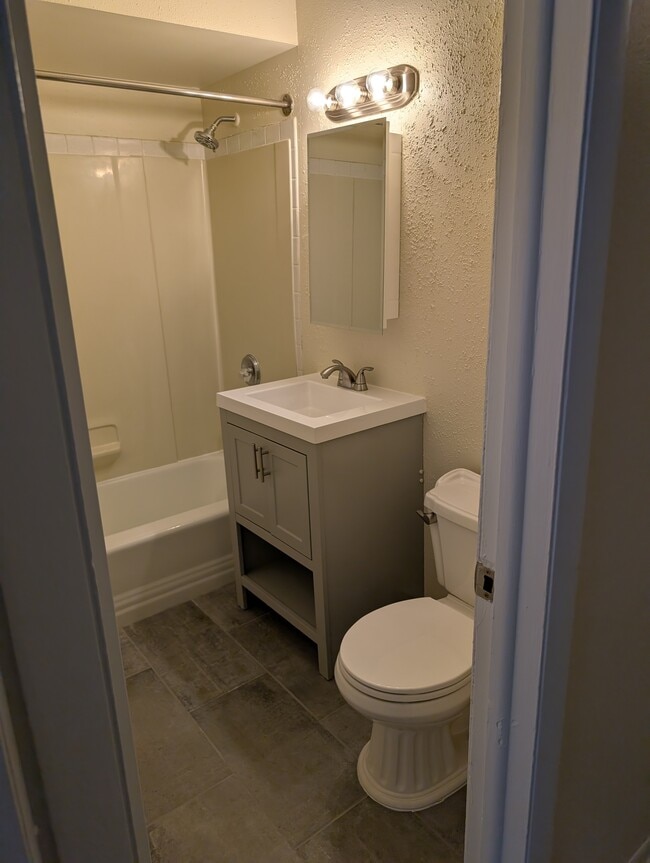 Baño - 924 Warren Ave Unidad 1