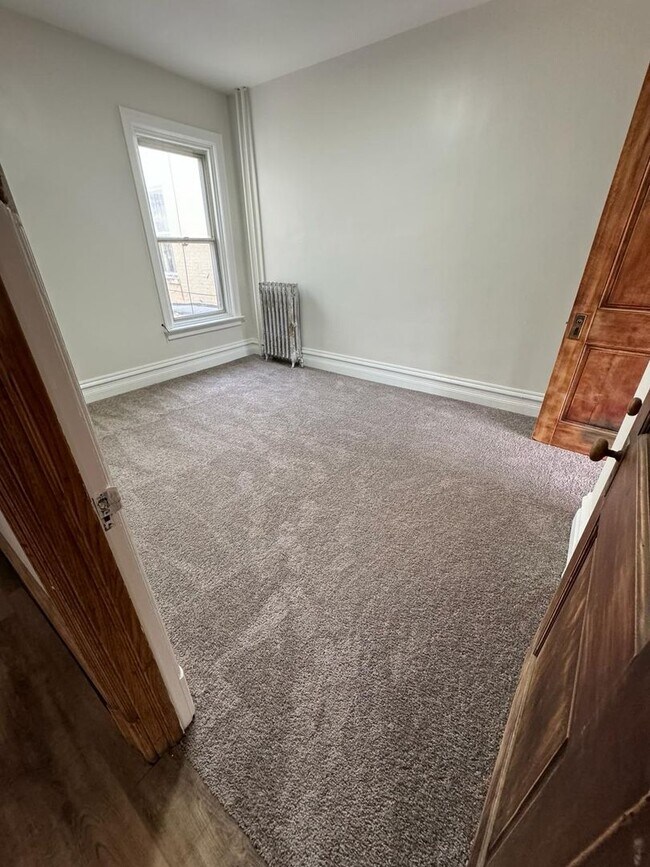 Spacious 5 bedroom / 1.5 bathroom Rental For Rent in Reading, PA