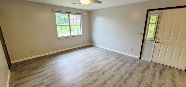 Photo - Lenoir City, 37772 - 2 Bedroom, 2 Full Bat...