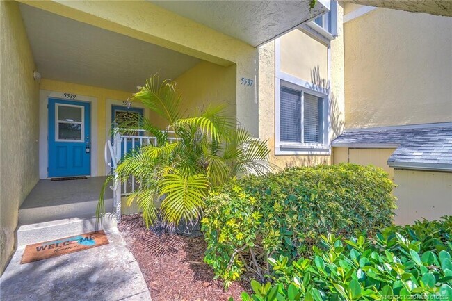 Building Photo - 5537 NE Gulfstream Way Unit 5537 Rental