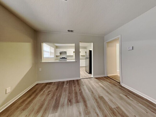 Photo - 6958 Christopher Robin Dr