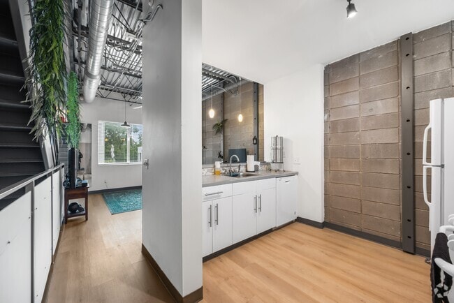 Building Photo - 4801 S Congress Ave Rental