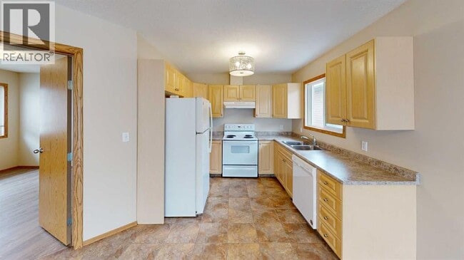 Photo - 9911-9109 109 Ave