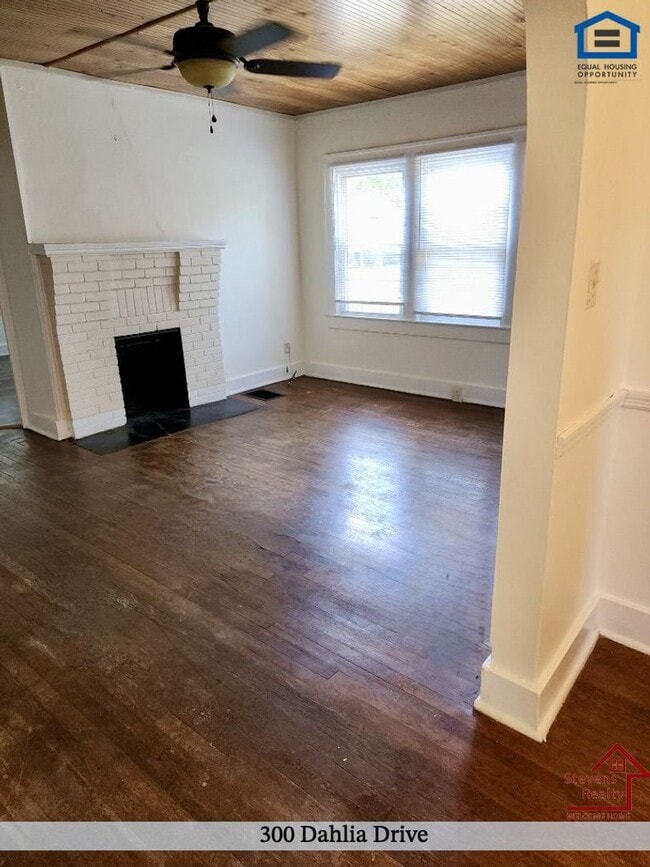 300 Dahlia Dr
