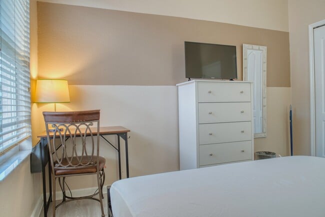 Photo - 305 Prestwick Dr
